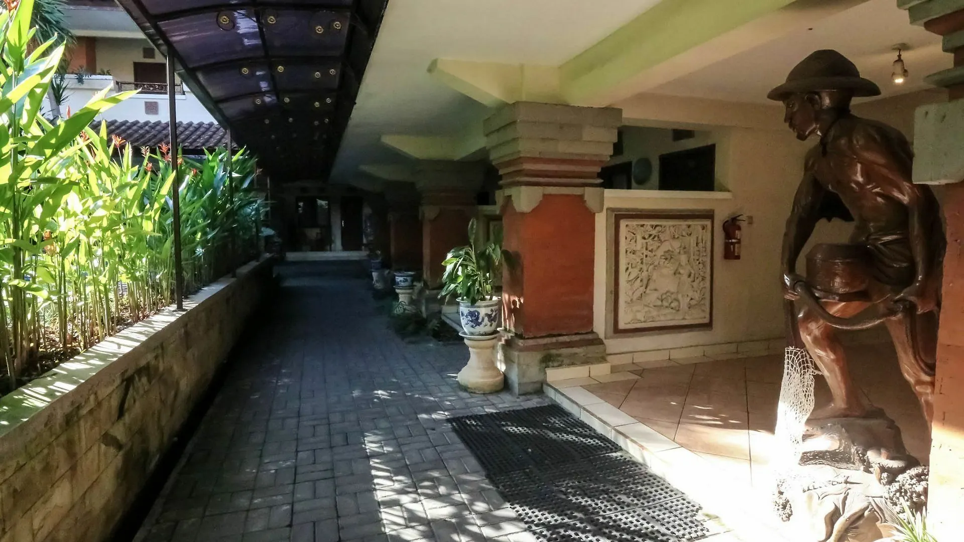 Legian Beach Hotel location